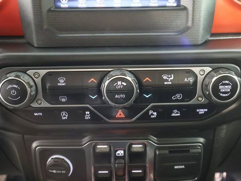Used 2021 Jeep Gladiator Rubicon w/ Safety Group AWD/4WD image 38