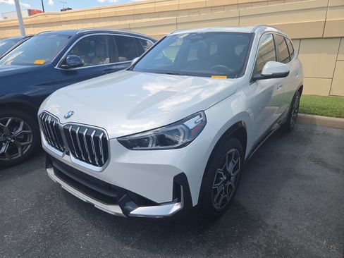 Used 2026 BMW X1 xDrive28i AWD/4WD image 3