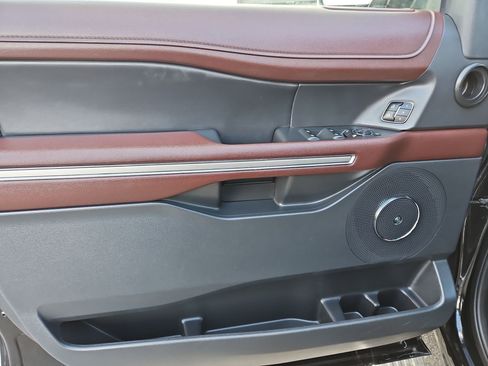 Used 2024 Ford Expedition Max Limited image 15