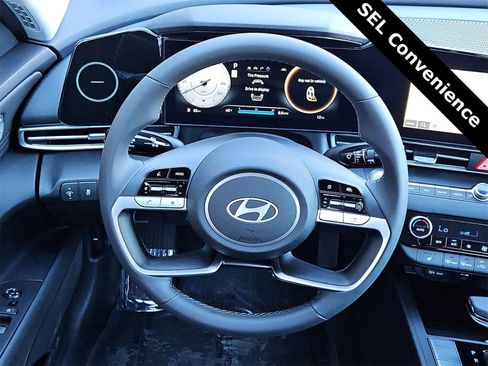 Used 2025 Hyundai Elantra SEL image 19