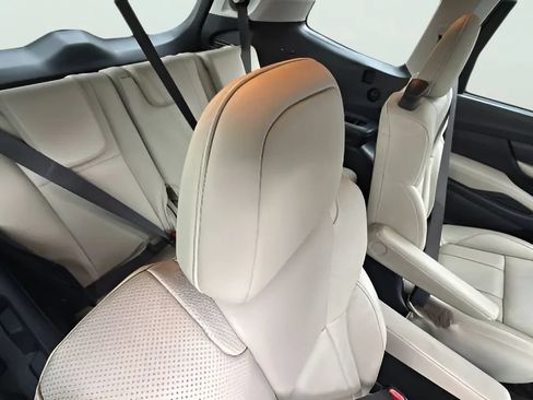 Used 2019 Subaru Ascent Limited AWD/4WD image 11