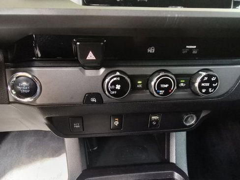 Used 2016 Toyota Tacoma TRD Sport w/ Towing Package image 19