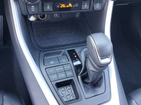 Used 2023 Toyota RAV4 XLE Premium image 27