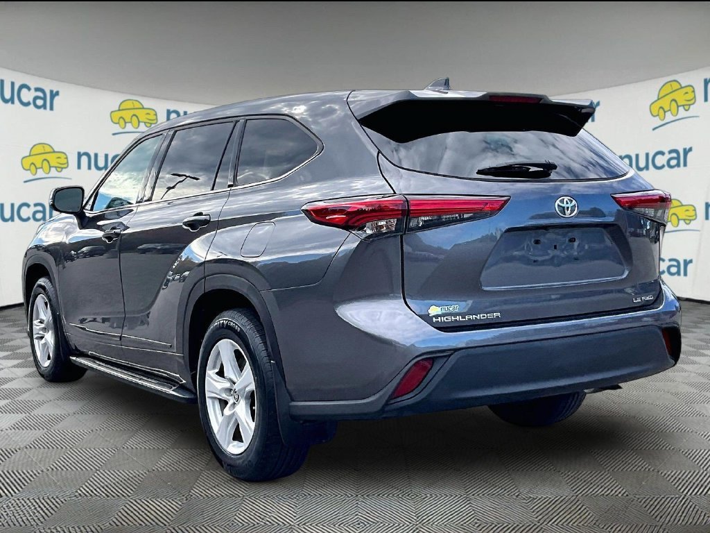 Used 2021 Toyota Highlander LE AWD/4WD image 4