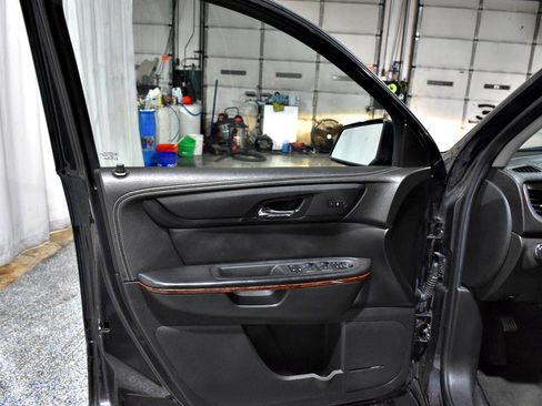 Used 2014 Chevrolet Traverse LTZ FWD image 9