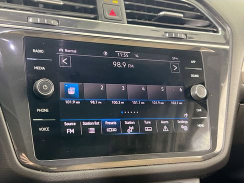 Used 2022 Volkswagen Tiguan SE R-Line image 14