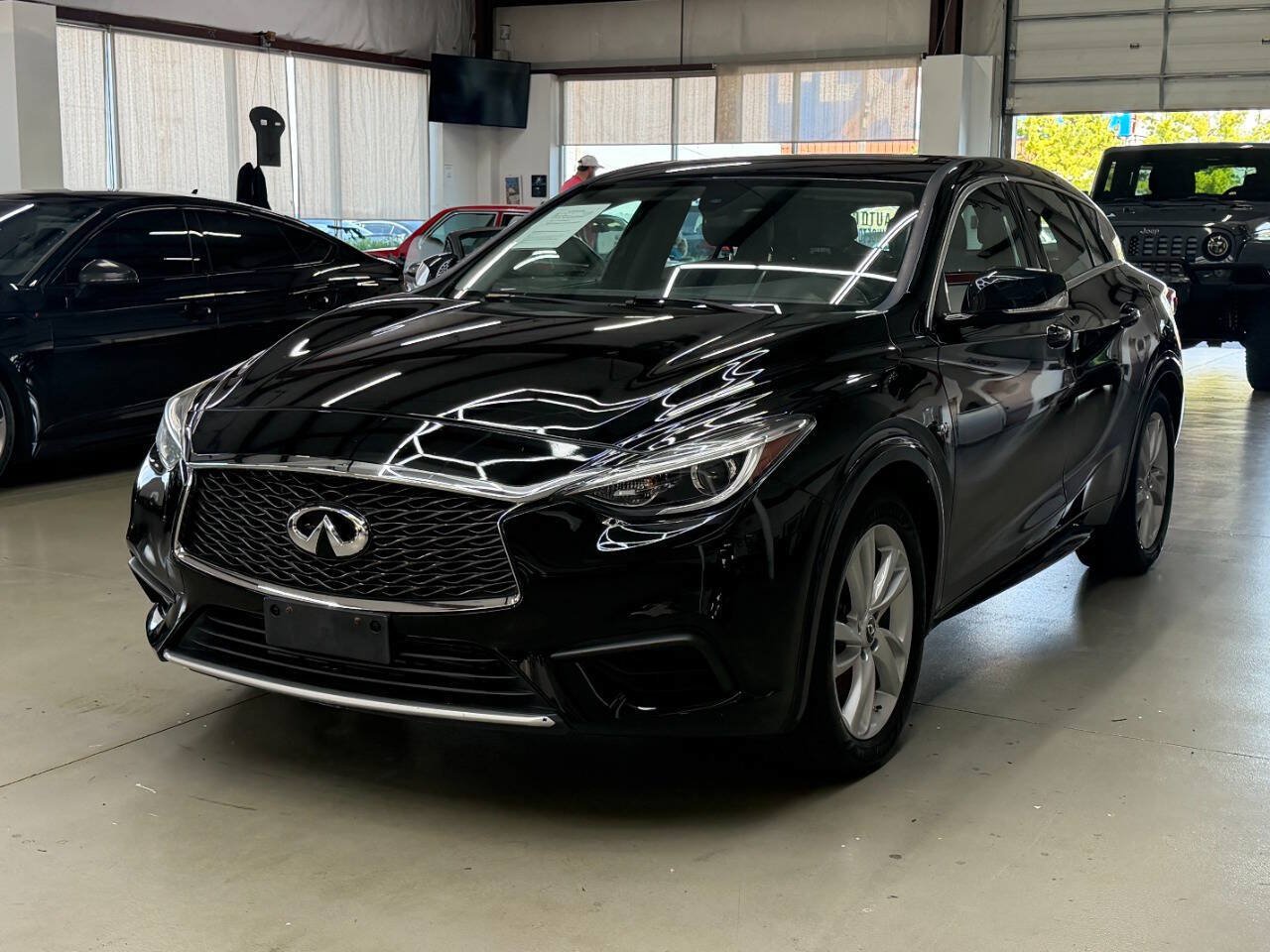 Used 2018 INFINITI QX30 FWD image 5
