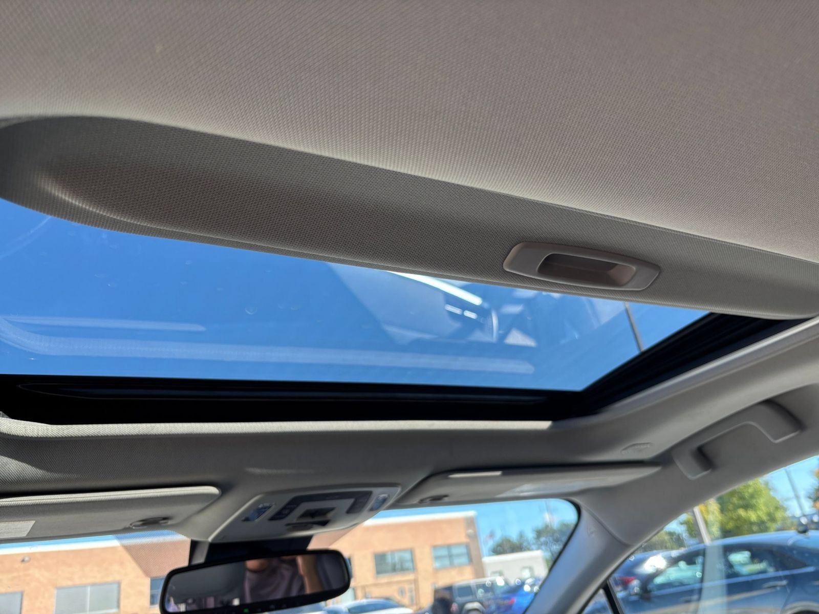 Used 2025 Toyota Sienna XLE FWD image 28