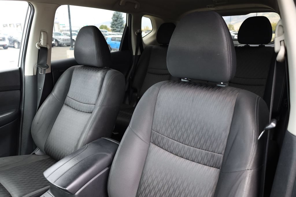 Used 2020 Nissan Rogue SV AWD/4WD image 16