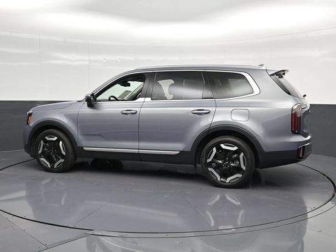 Used 2025 Kia Telluride EX FWD image 8