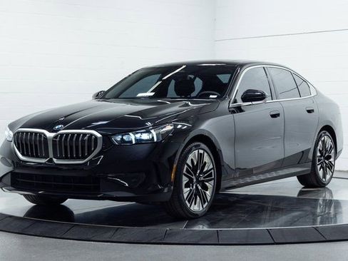 Certified 2025 BMW 530i image 6