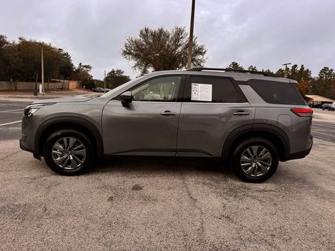Used 2024 Nissan Pathfinder SV image 4