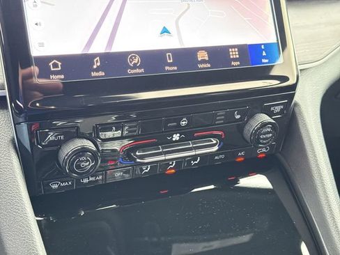 Used 2025 Jeep Grand Cherokee Limited RWD image 19