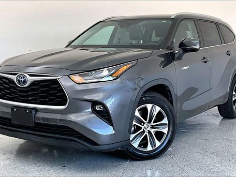 Used 2021 Toyota Highlander XLE image 16