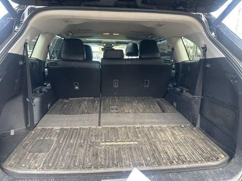 Used 2021 Toyota Highlander XLE AWD/4WD image 16