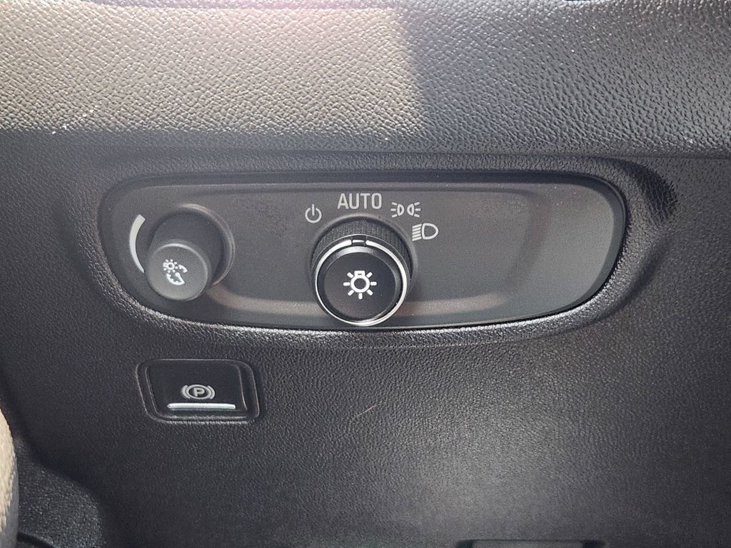 Used 2018 GMC Terrain SLE FWD image 21