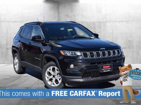 Used 2025 Jeep Compass Latitude image 2