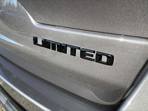 Certified 2024 Jeep Grand Cherokee Limited w/ Luxury Tech Group II image 9