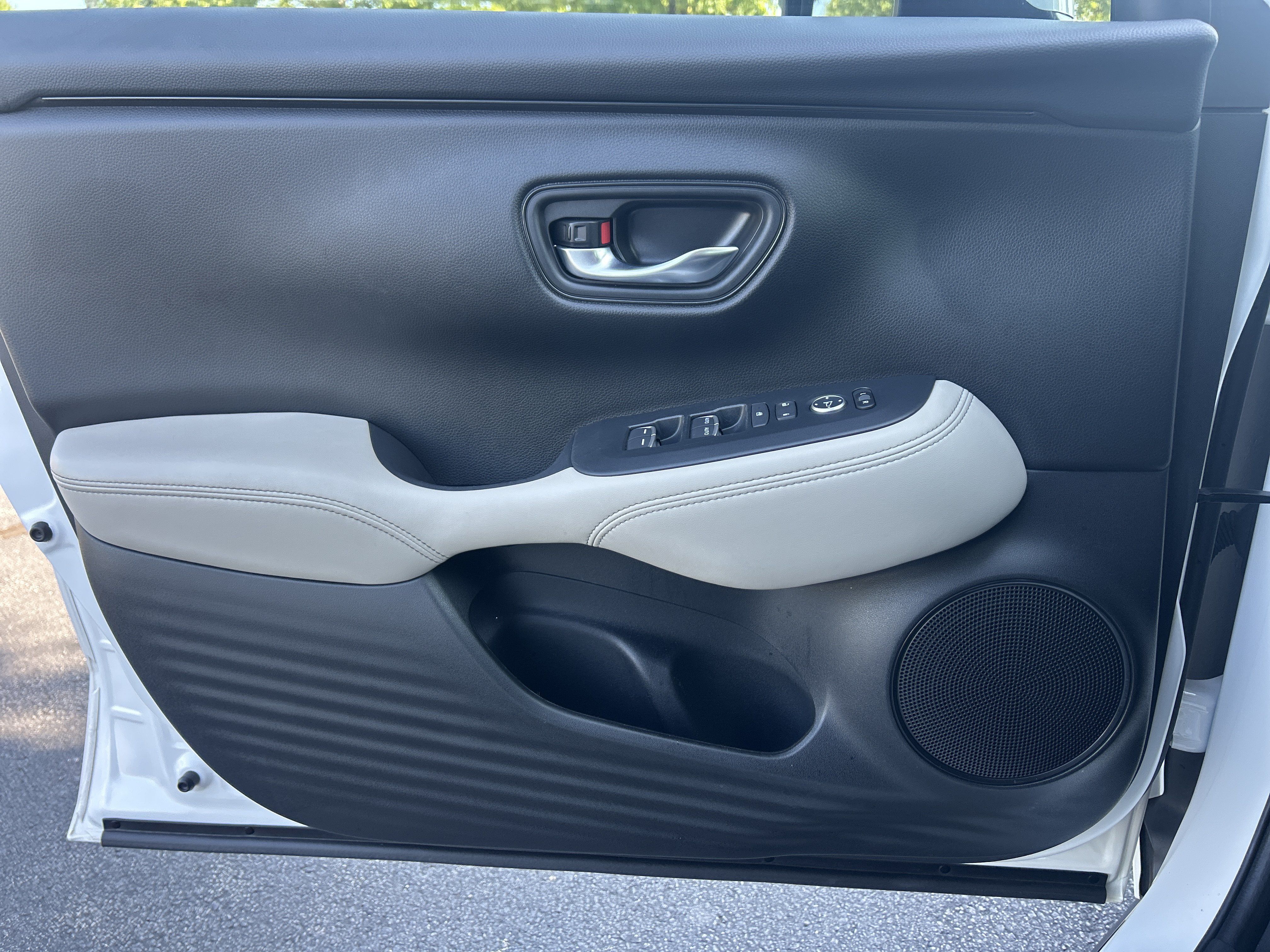 Certified 2025 Honda HR-V EX-L image 22