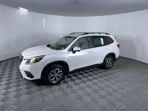 Used 2023 Subaru Forester Premium image 4