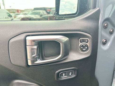 Certified 2024 Jeep Wrangler Willys image 15