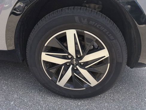 Certified 2023 Kia Sorento S FWD image 27