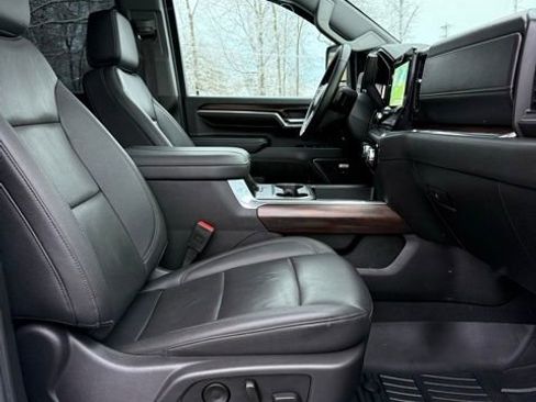 Used 2024 GMC Sierra 2500 SLT w/ SLT Premium Package image 16