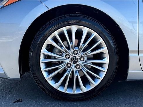 Used 2020 Toyota Avalon Limited image 32