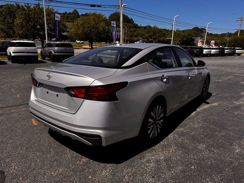 Used 2025 Nissan Altima 2.5 SV FWD image 6