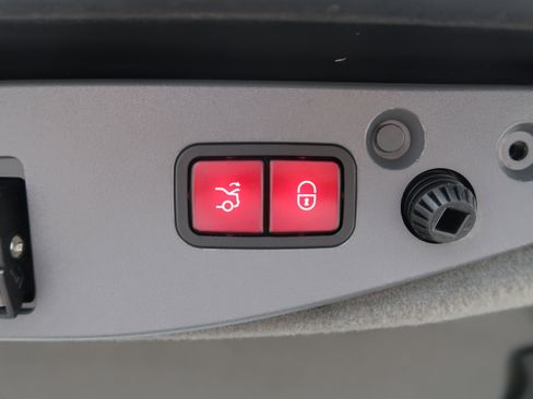 Used 2008 Mercedes-Benz SL 550 image 37