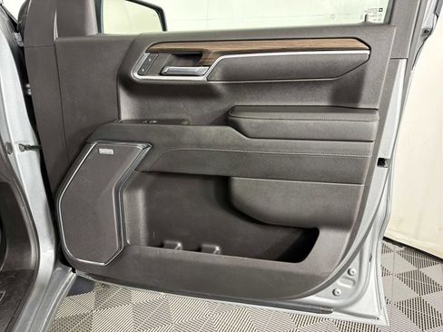 Used 2024 Chevrolet Silverado 1500 LT Trail Boss w/ LT Trail Boss Premium Package AWD/4WD image 13