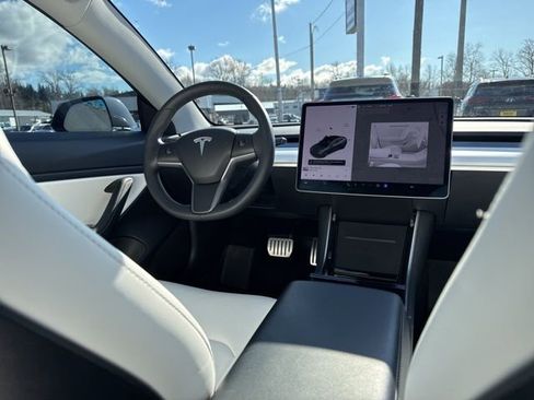 Used 2020 Tesla Model 3 Performance image 15