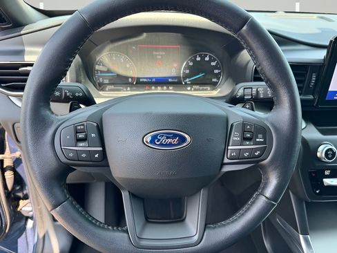 Used 2020 Ford Explorer XLT w/ Equipment Group 202A AWD/4WD image 22