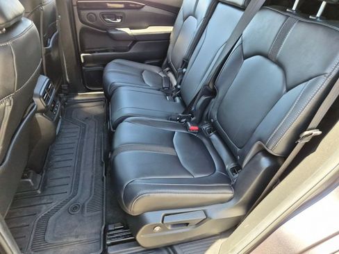 Used 2025 Honda Pilot EX-L image 15