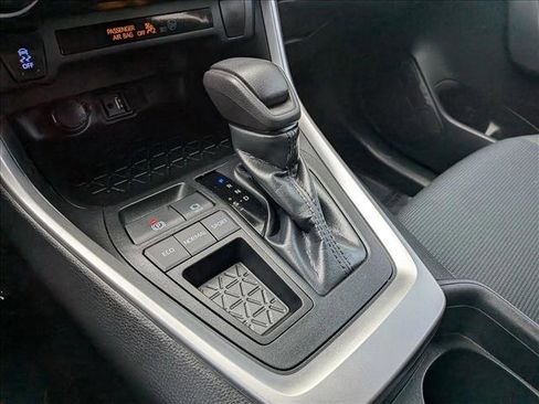 Used 2019 Toyota RAV4 LE image 12