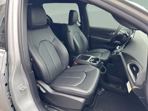 New 2026 Chrysler Voyager LX image 36