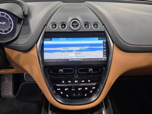 Used 2023 Aston Martin DBX image 13