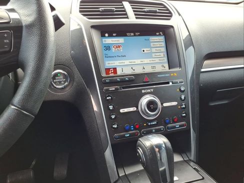 Used 2018 Ford Explorer Limited w/ Equipment Group 301A FWD image 19