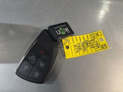 Used 2025 GMC Sierra 1500 AT4 image 41