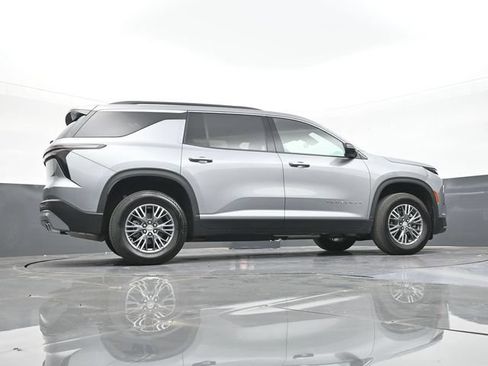 Used 2025 Chevrolet Traverse LT w/ Driver Confidence Package FWD image 47