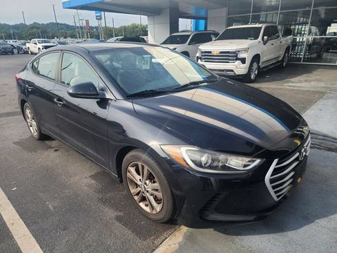 Used 2017 Hyundai Elantra SE FWD image 1