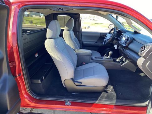 Used 2019 Toyota Tacoma SR image 13