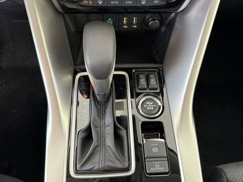 New 2025 Mitsubishi Eclipse Cross SE image 9