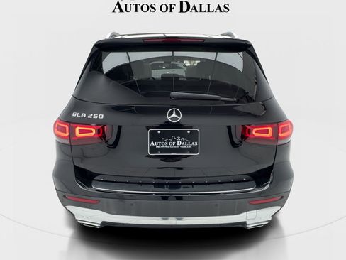 Used 2022 Mercedes-Benz GLB 250 w/ Premium Package Lite image 9