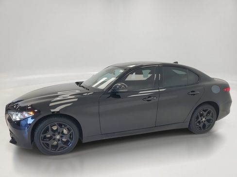 Used 2021 Alfa Romeo Giulia Sprint w/ Nero Edizione image 4