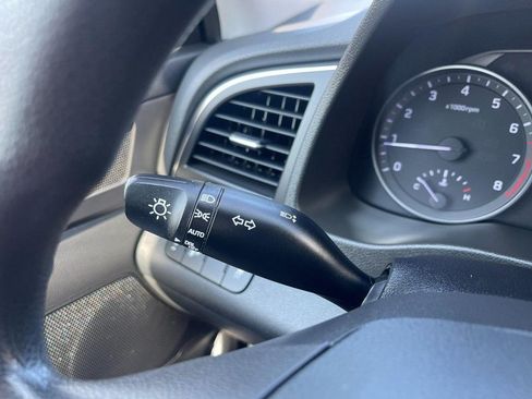 Used 2018 Hyundai Elantra SEL FWD image 19