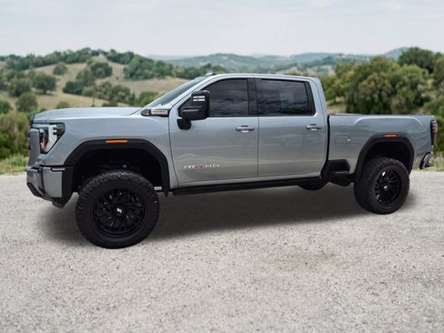 Used 2024 GMC Sierra 2500 AT4 w/ AT4 Premium Plus Package AWD/4WD image 4