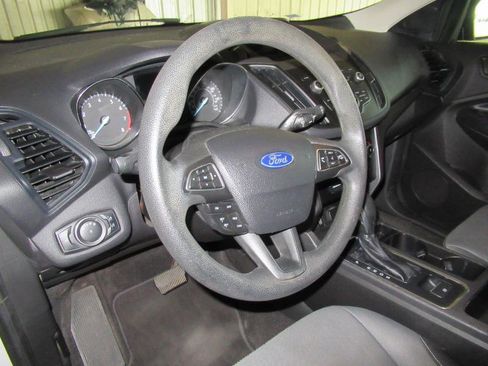 Used 2019 Ford Escape S image 10
