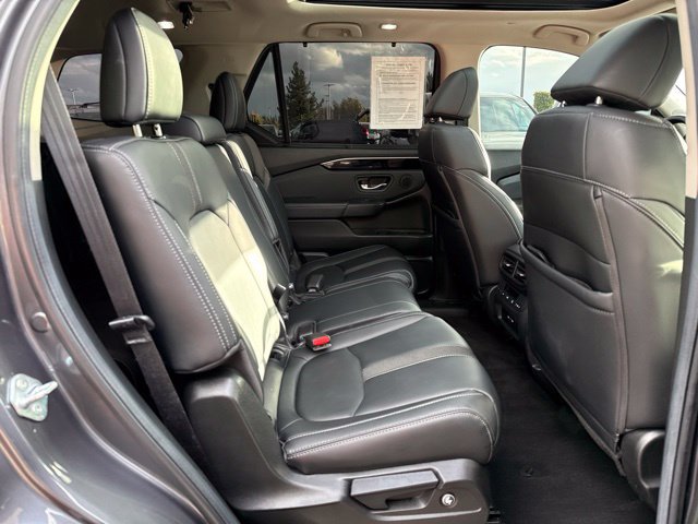 Used 2025 Honda Pilot Touring image 7