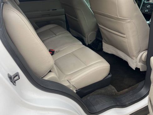 Used 2014 Ford Explorer XLT w/ Equipment Group 202A FWD image 17